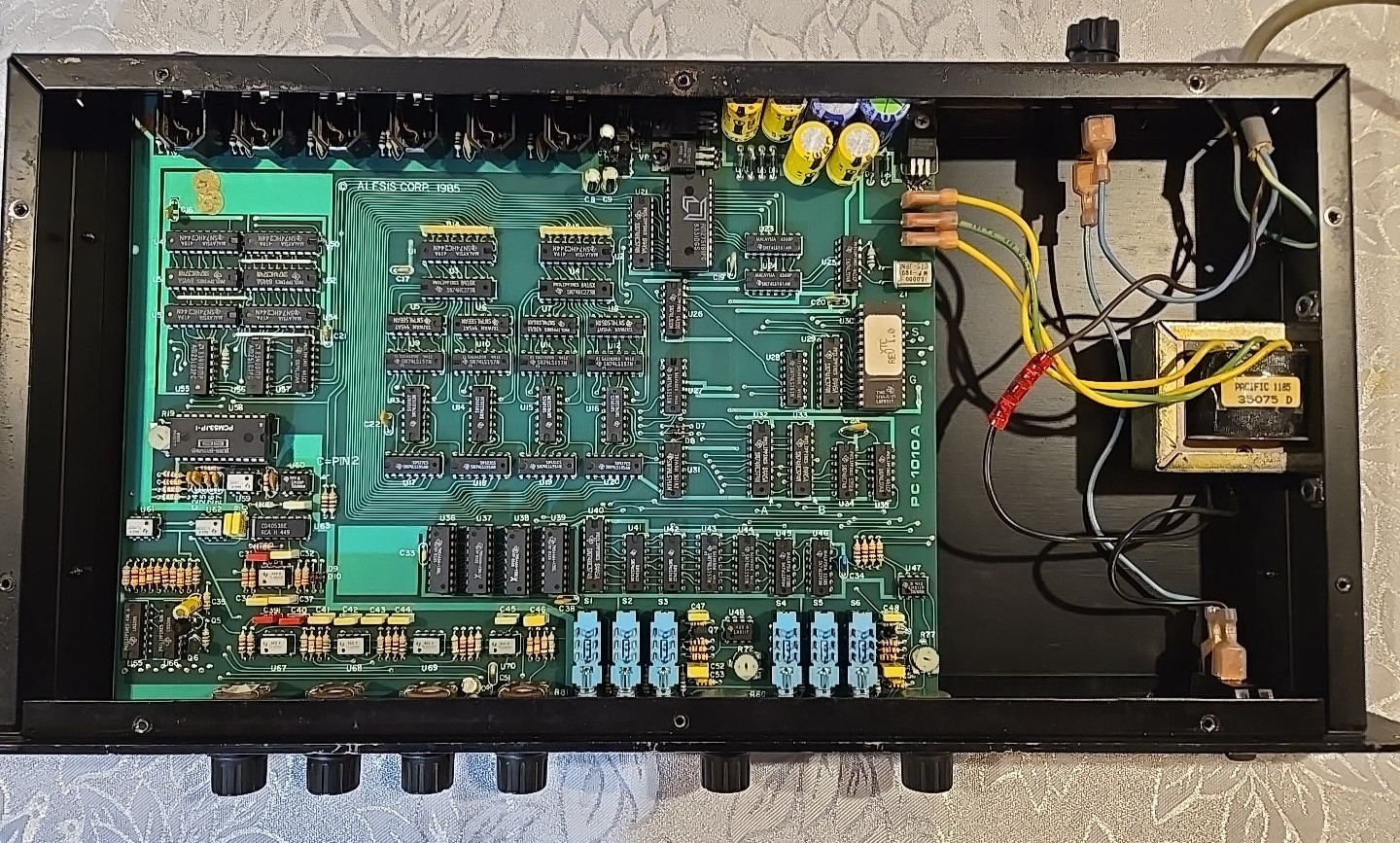 Alesis XT:c Digital Reverb Effects Processor FX Rack