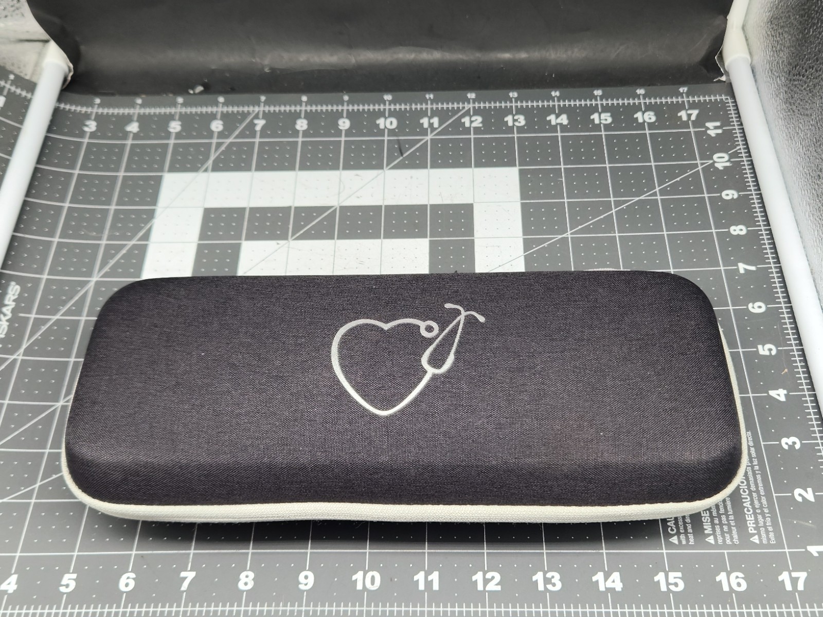 Doctors/Nurses Hard Shell Zip Up Stethoscope Case with Heart