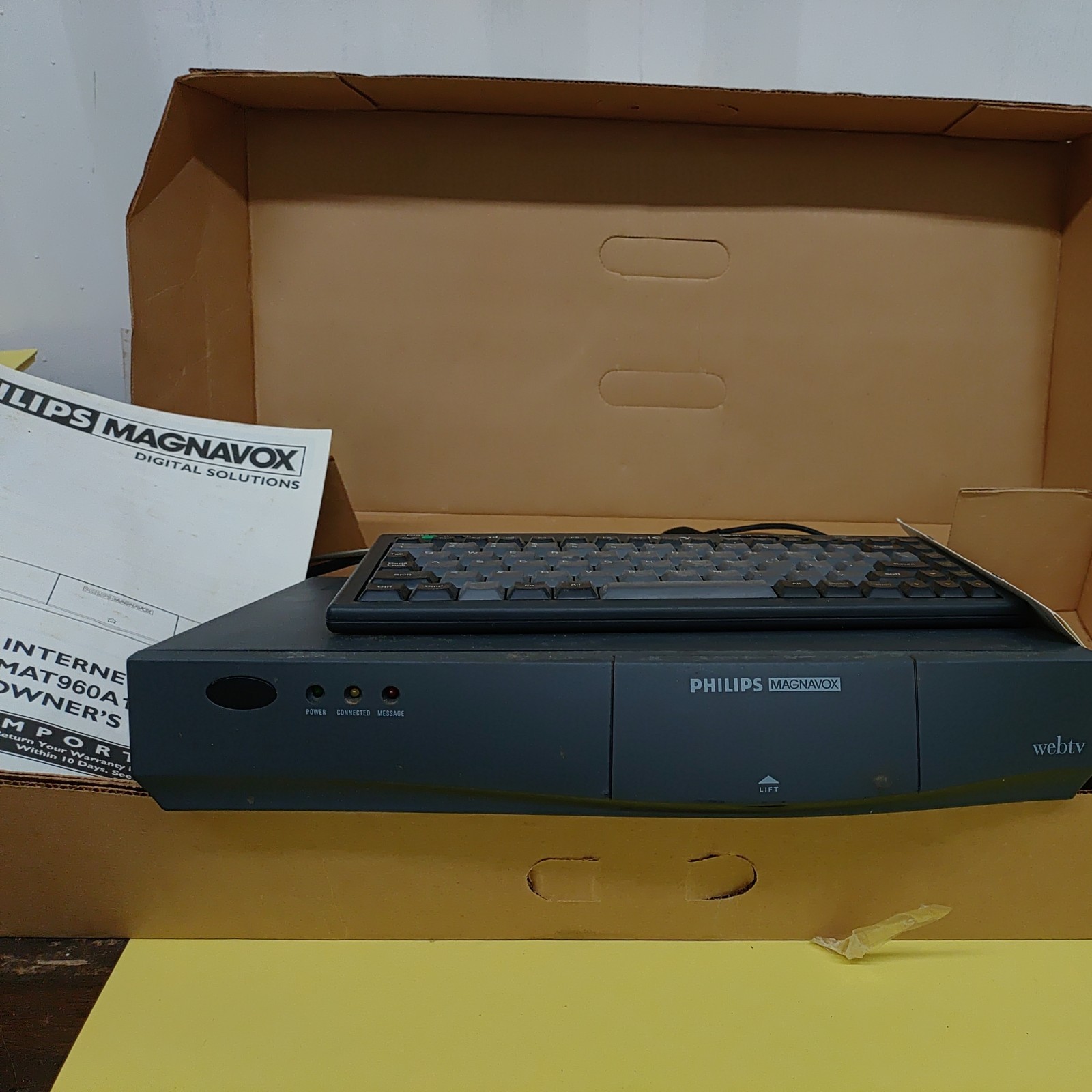 Sony WEBTV  INT-W200 Console, Keyboard, Remote, and Factory Documentation