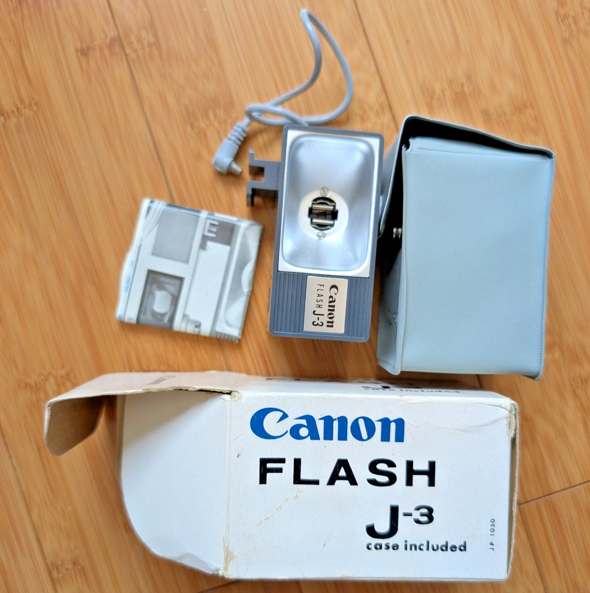 VTG Canon SLR camera J-3 Flash Unit w/AG-1 case + manual untested 1960s