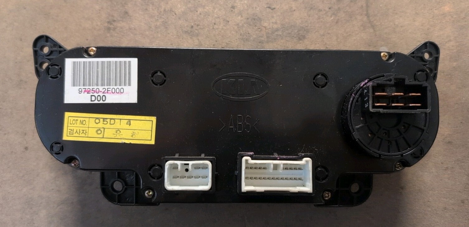 KIA Sorento Heater Control Switch Panel Genuine 972502F000