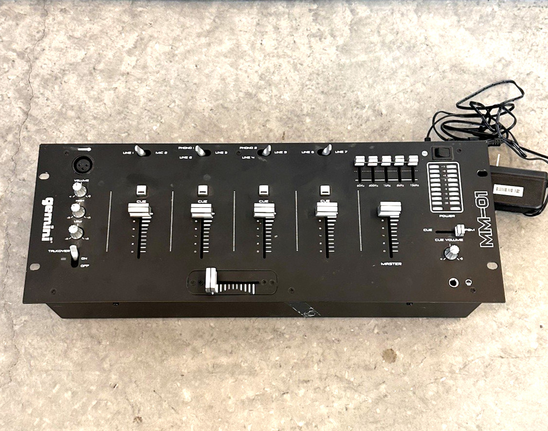 Gemini MM-01 DJ mixer
