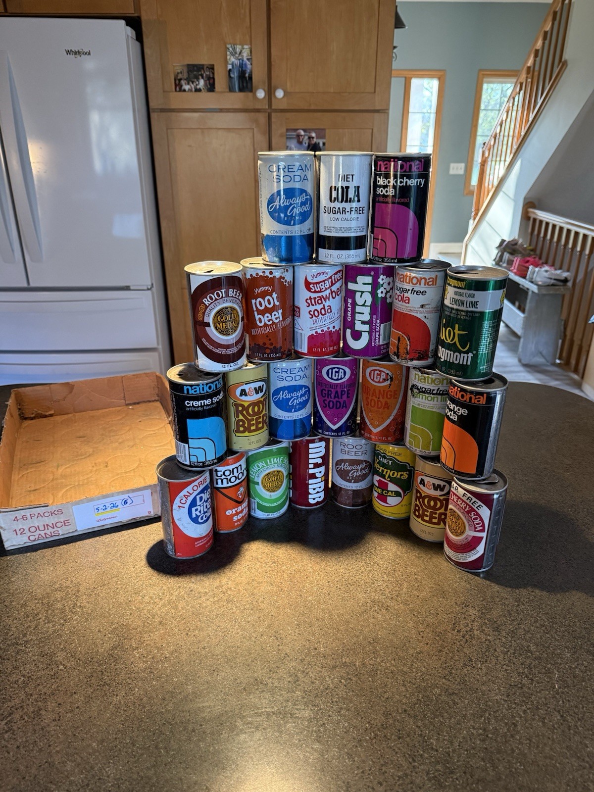 OLD SODA 🥤 CAN LOT OF See Pictures DENTS,HOLES, RUST ECT….. Lot #5-2-26(6)
