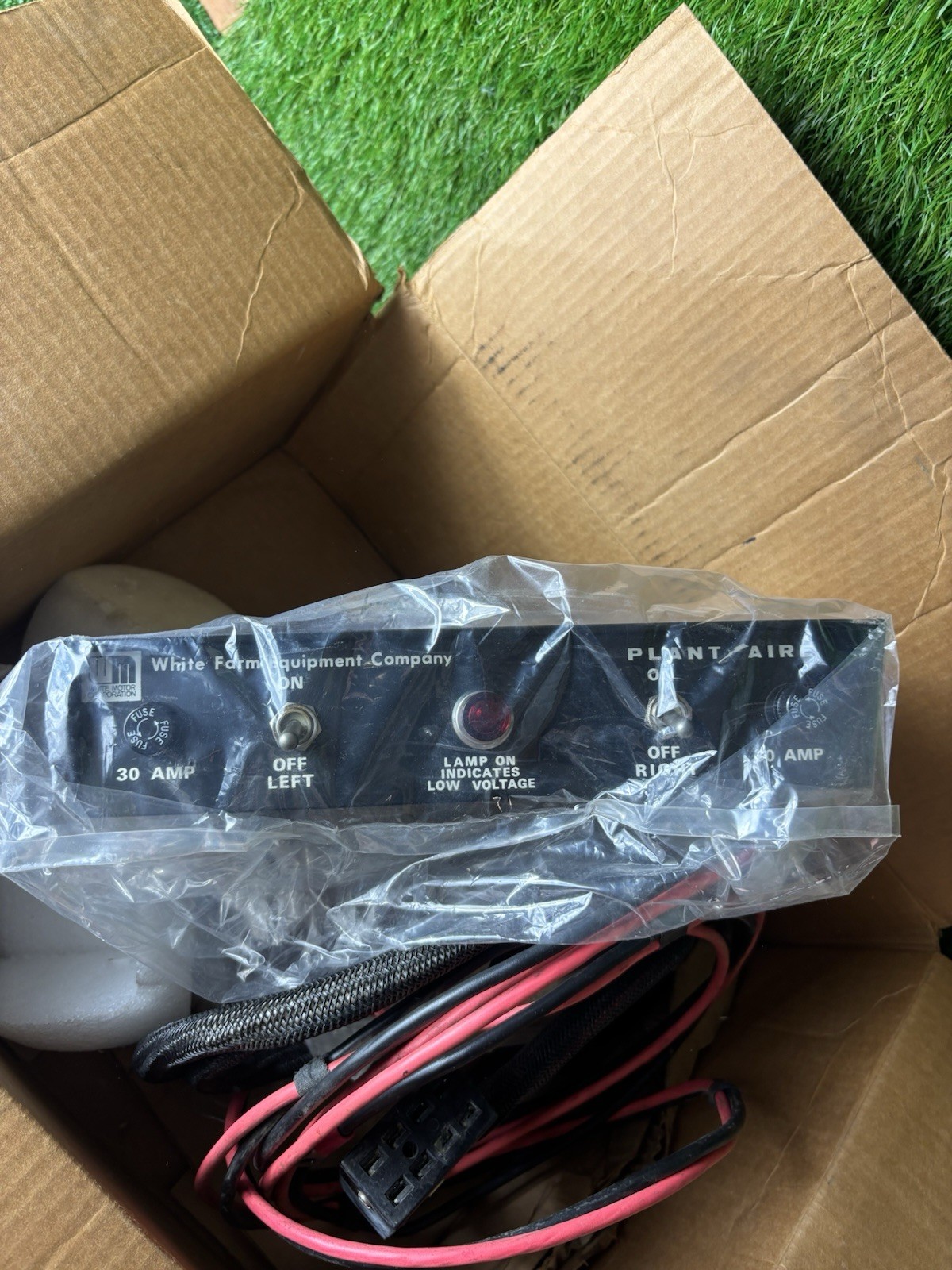 NOS WHITE FARM PLANT AIRE MONITOR 208476BW
