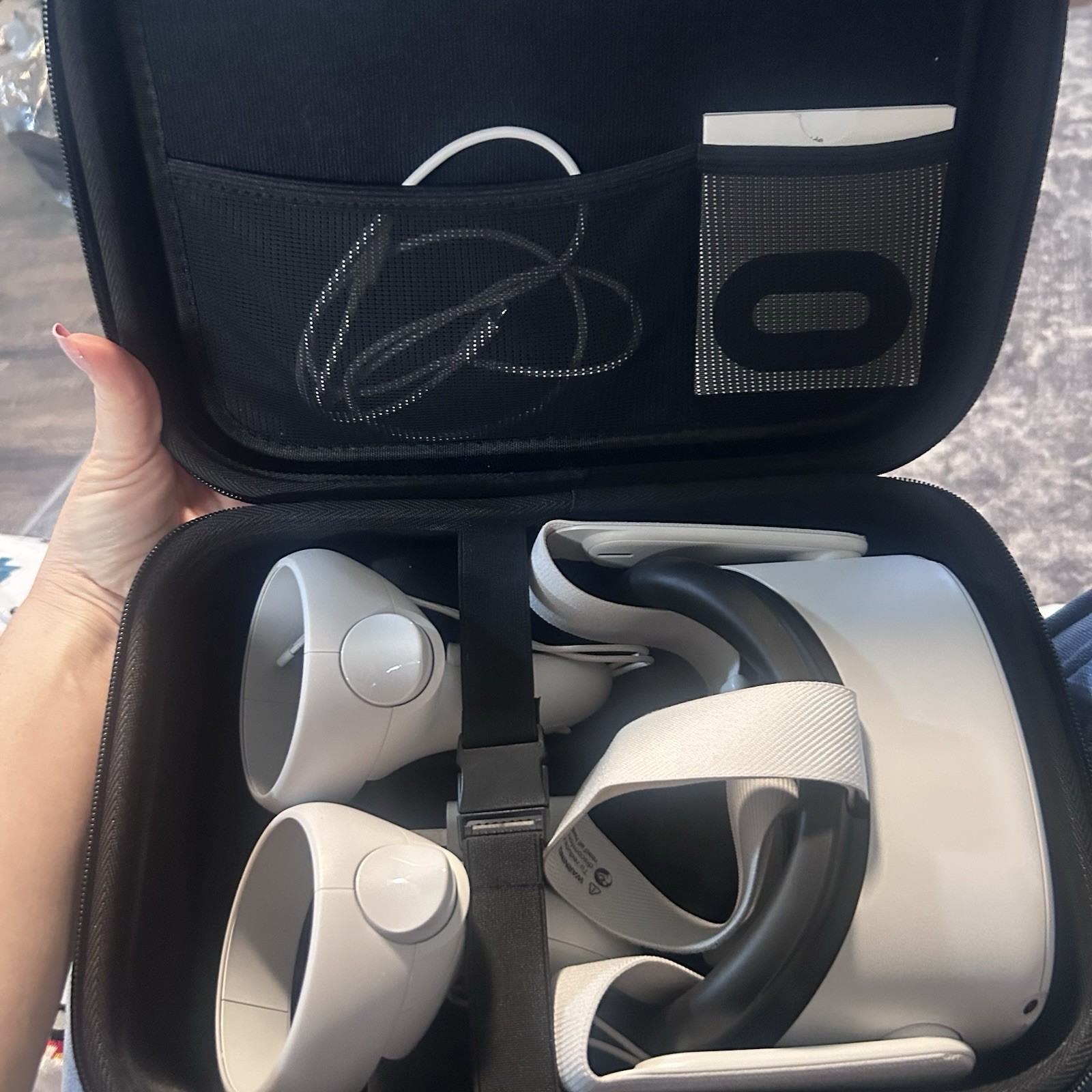Meta Quest 2 Standalone VR Headset w/2 controllers, charger and carrying case