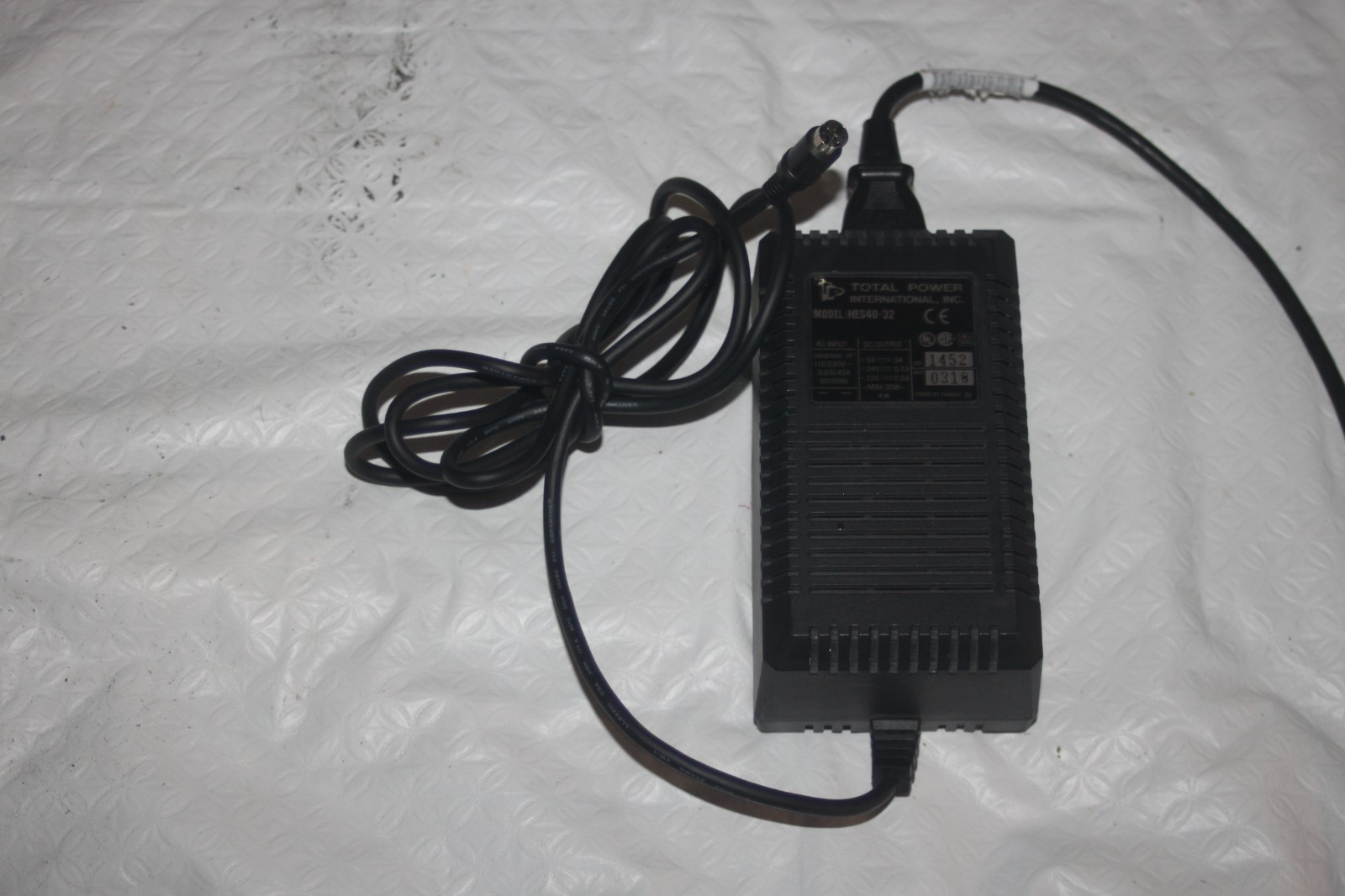 Total Power International HES40-32 AC Adapter 5V 3A
