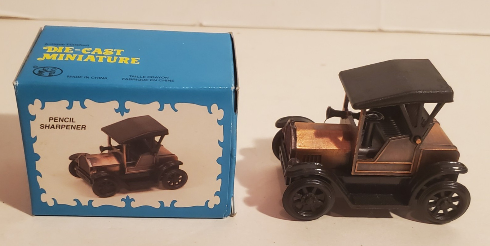 VINTAGE 1917 STYLE CAR ANTIQUE DIECAST COPPER METAL & PLASTIC PENCIL SHARPENER
