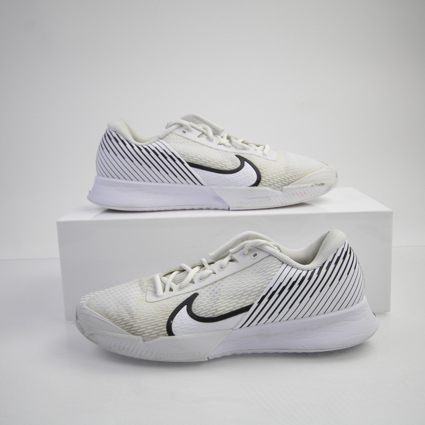Nike Air Zoom Tennis Shoe Men's White Used 12