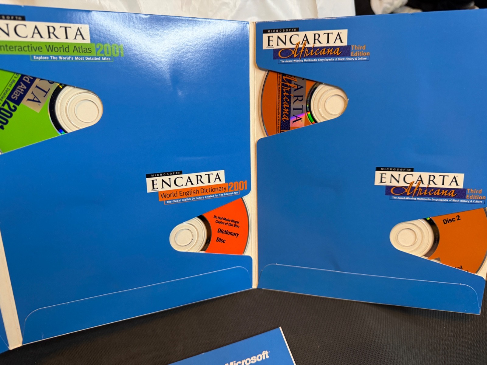 Microsoft Encarta Reference Suite 2001 - For PC - 7 CD-ROM - Looks Great