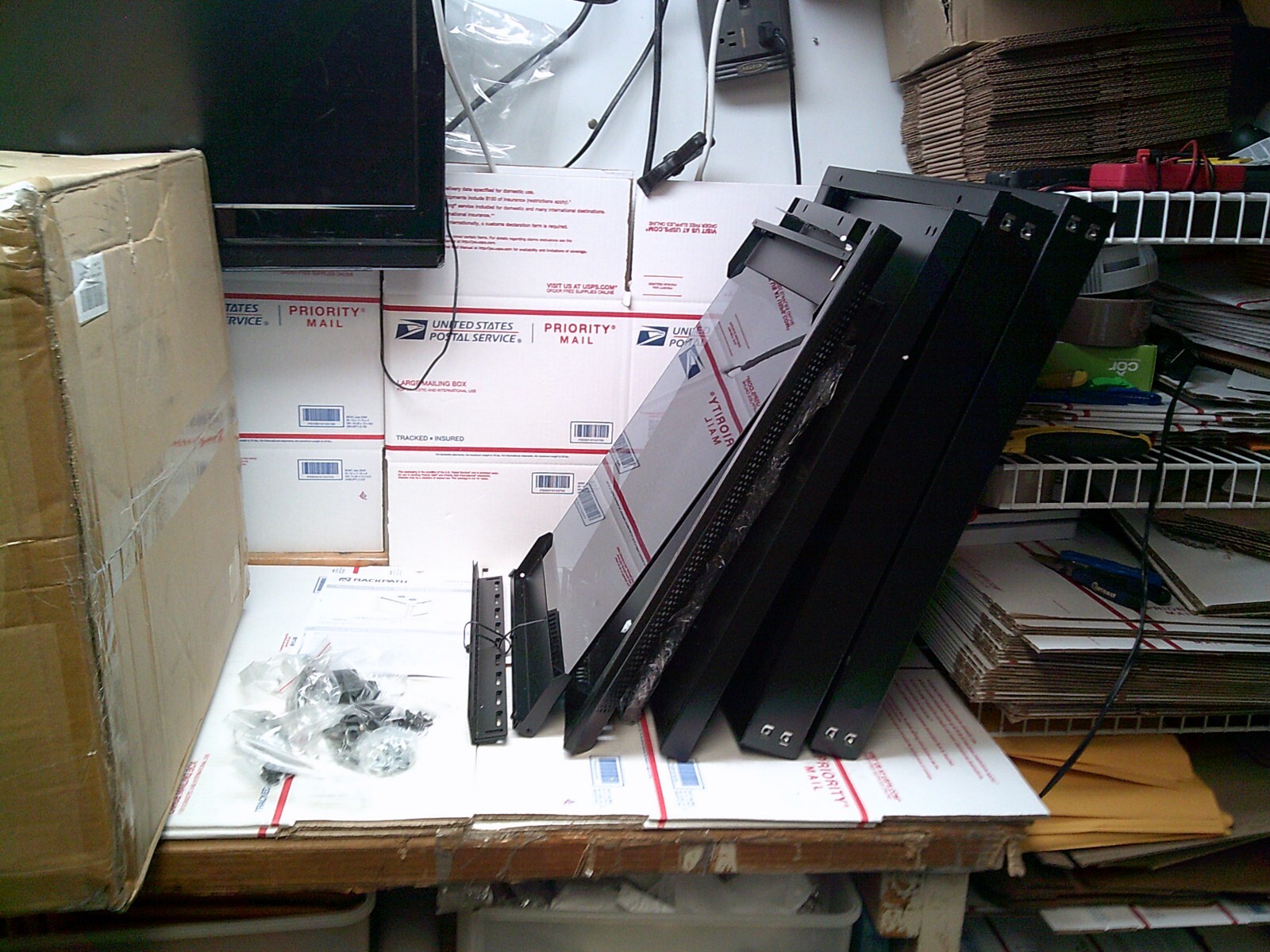 RACKPATH 9U WALL MOUNT ENCLOSURE SERVER CABINET NEW OPEN BOX FAST/FREE SHIPPING