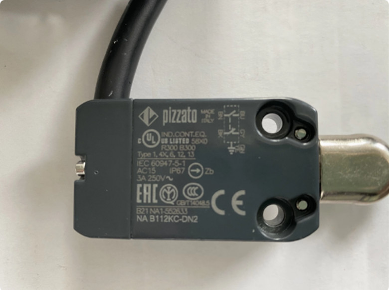 1pcs NEW Pizzato limit switch NA B112KC-DN2