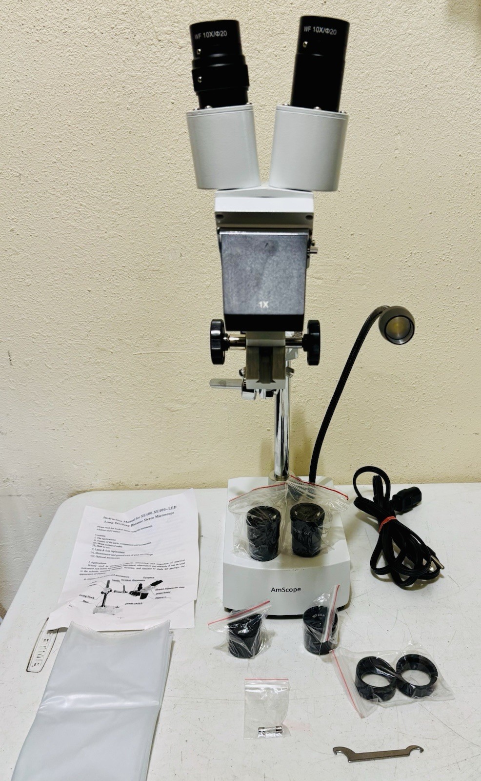 AmScope SE400-Z Professional Binocular Stereo Microscope, WF10x and WF20x L@@K