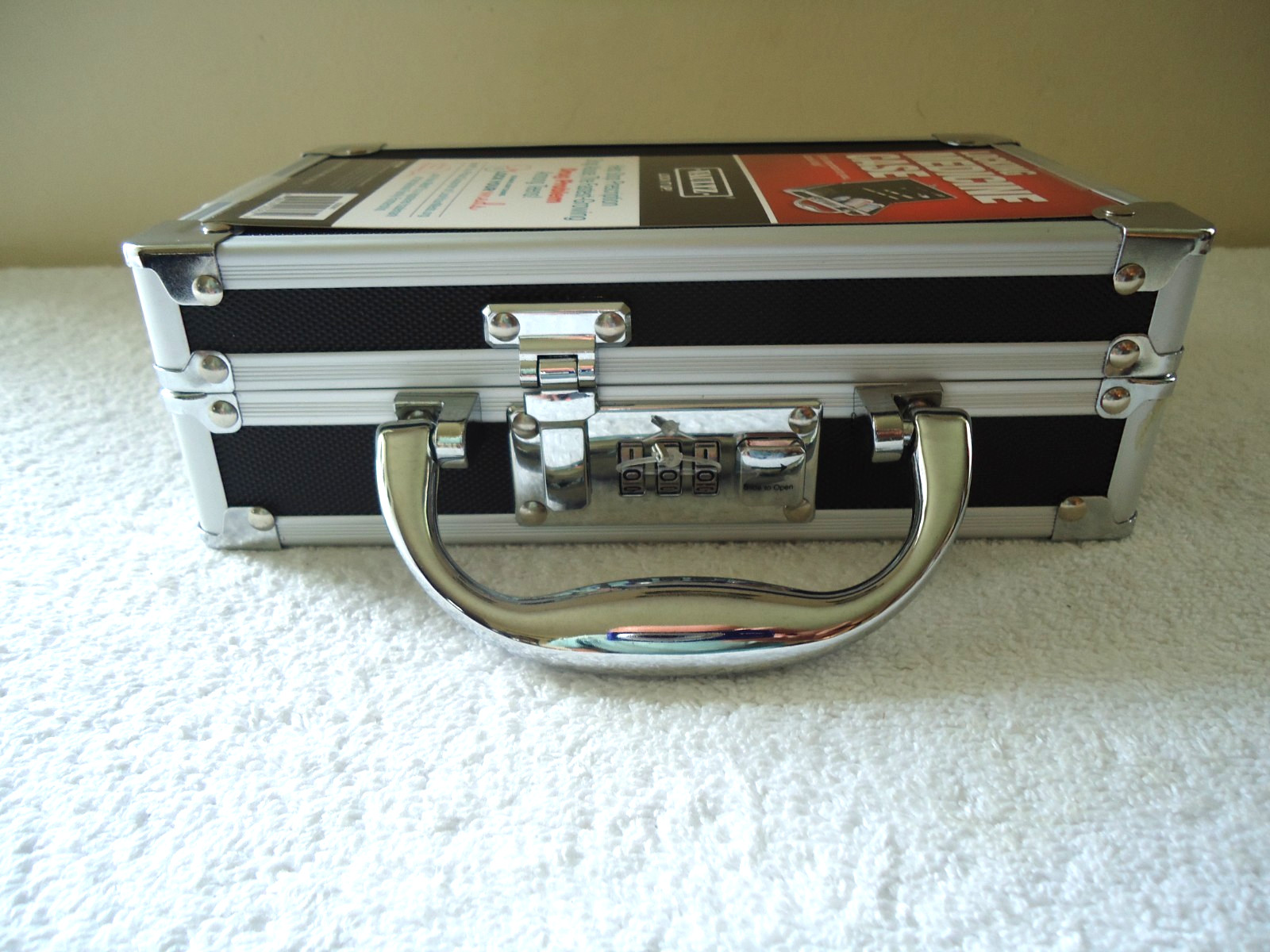 " NWT " Vaultz Locking Medicine Case " Great Multi Use Storage Case "