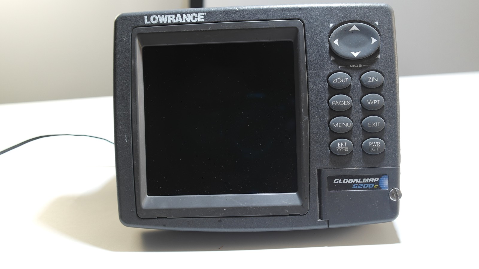 USED lowrance 5200c globalmap not include other accessories.