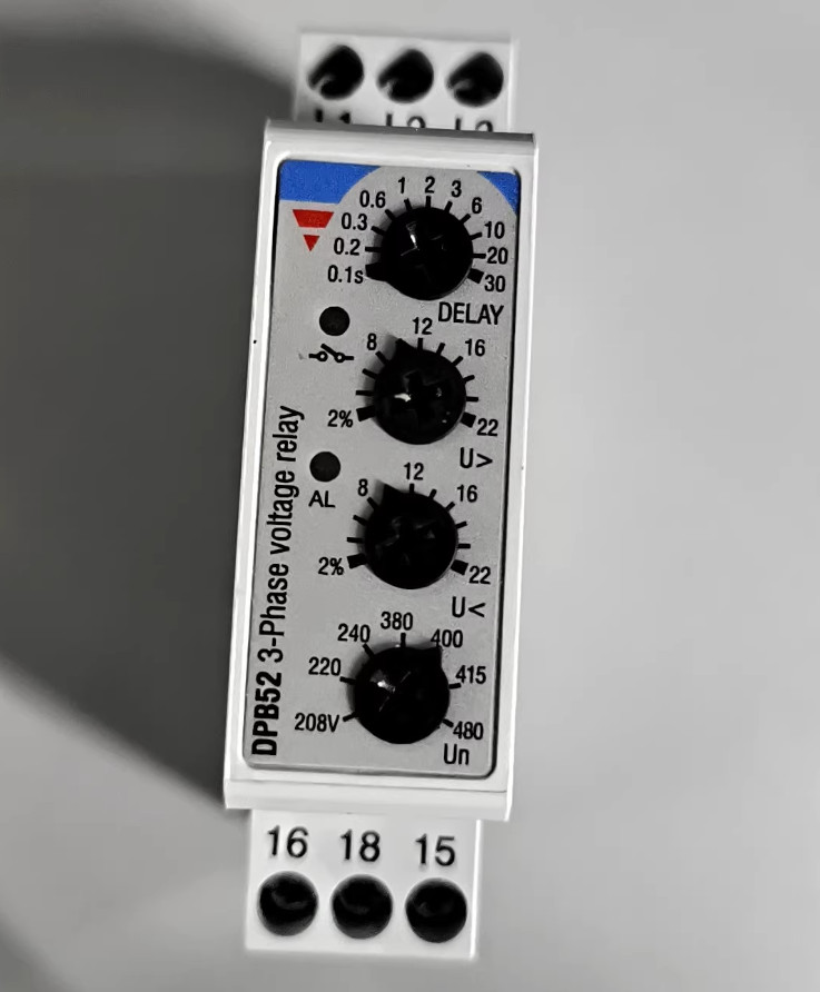 1PC NEW CARLO GAVAZZI Three-phase voltage level relay DPB52CM44 #LL