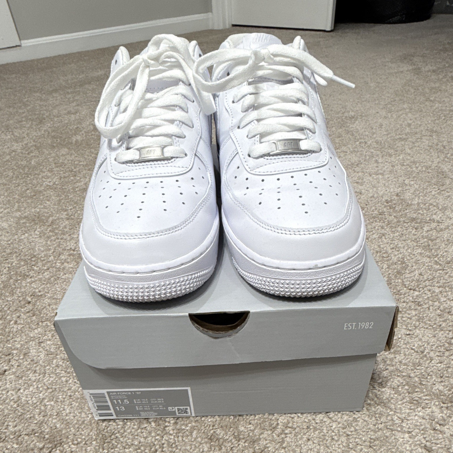 Nike Air Force 1 '07 Men's Low Top Lace-Up Sneakers White Solid