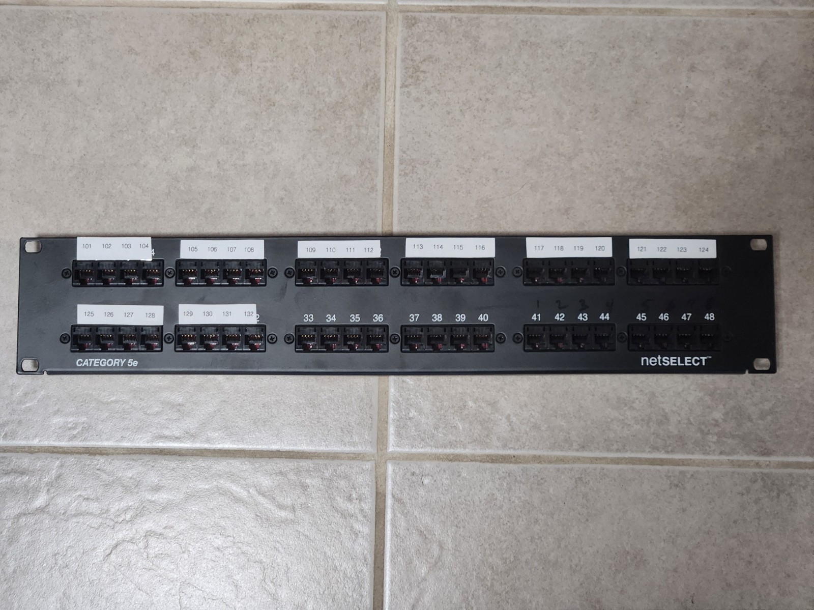 NETSELECT 48 PORT RACK MOUNT PATCH PANEL NETWORKING  CAT5 CAT5E CAT6 BLACK