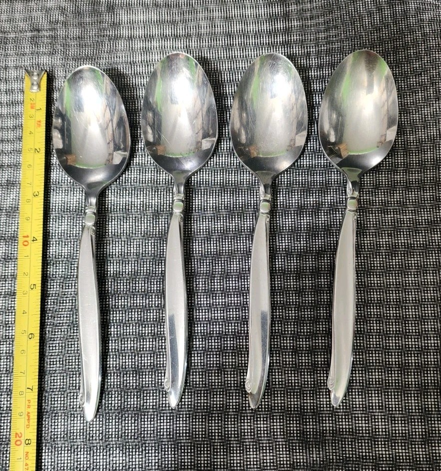 👍LOT OF 4 VTG ONEIDACRAFT PREMIUM STAINLESS PLACE / OVAL SOUP SPOONS 🍛