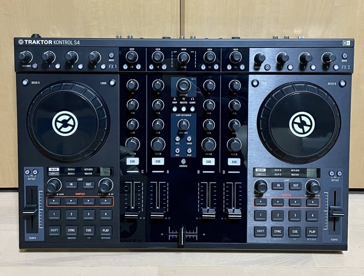 Native Instruments Traktor Kontrol S4 MK1 DJ Controller Midi Turntable