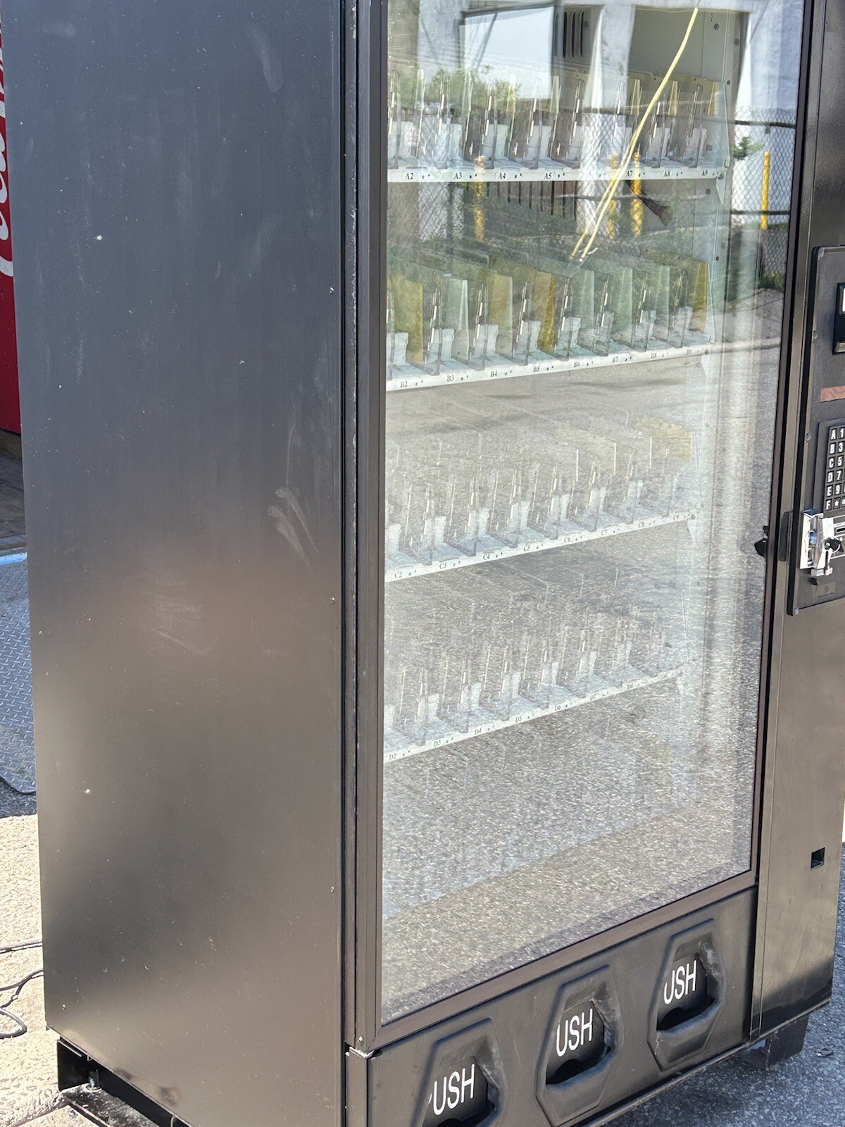 DIXIE NARCO 5591 GLASSFRONT SODA DRINK VENDING MACHINE MDB CC READER CAPABLE