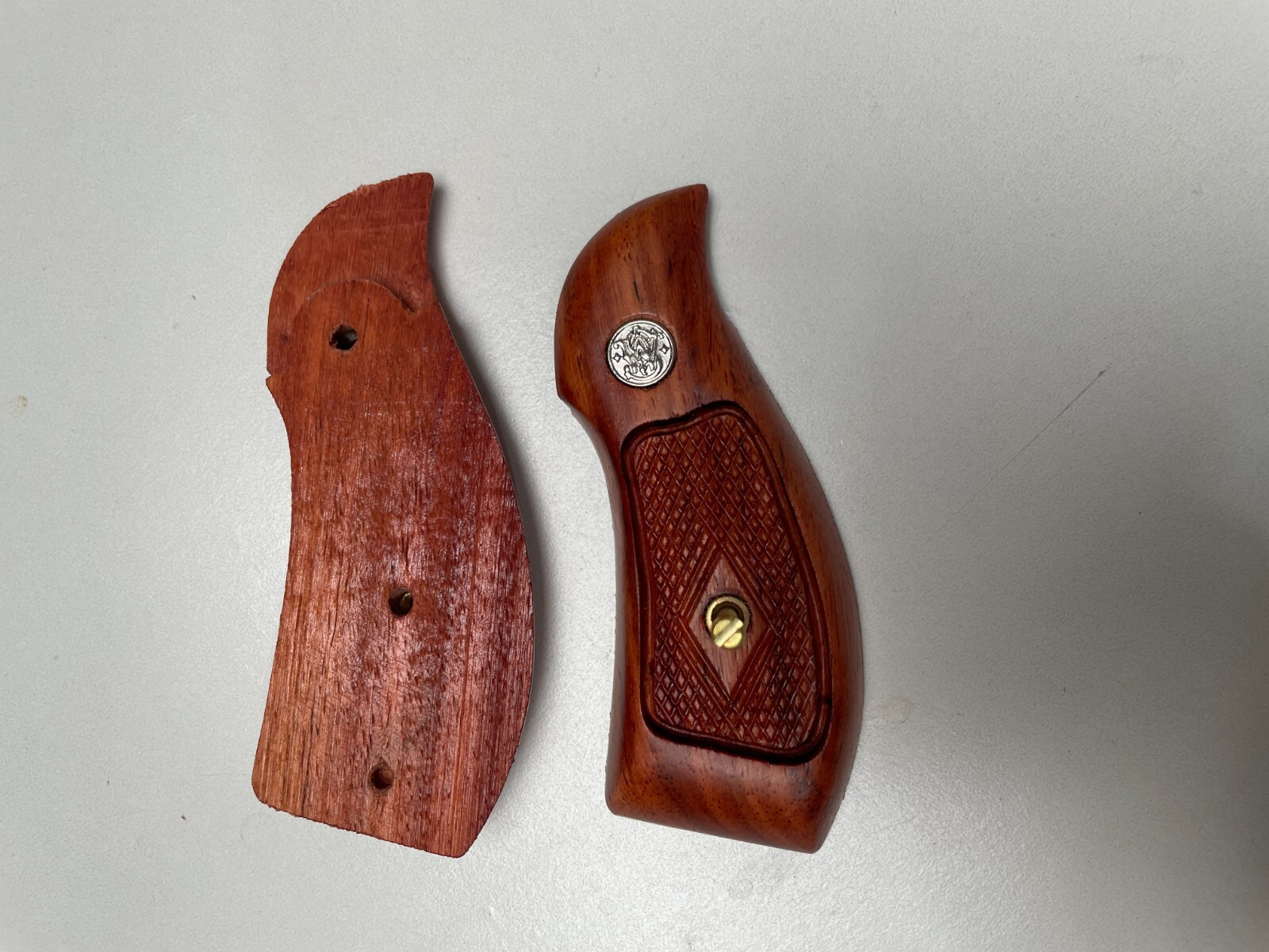 New Beautiful Grip for S&W K/L Frame Round Butt - Classic panel Checker Hardwood