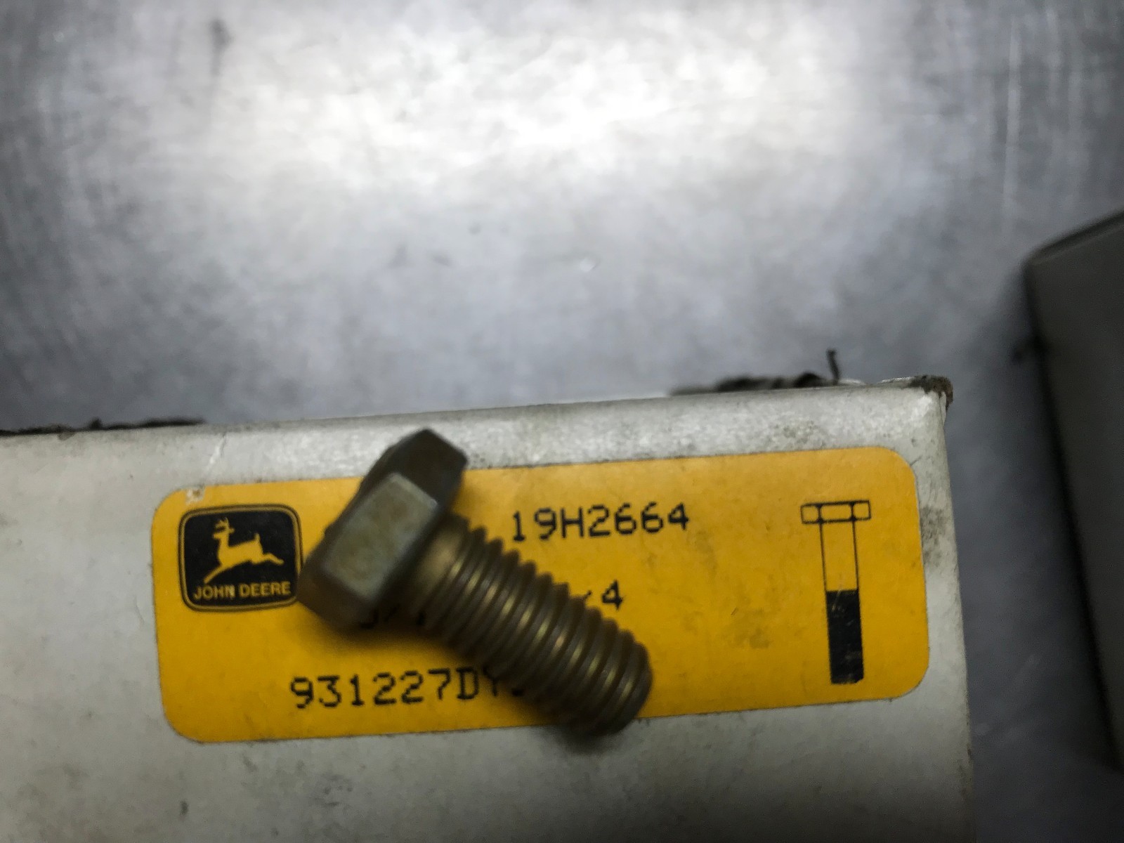 19H2664  GENUINE John Deere  CAP SCREW BOLT   Replaces 810101900 & 3100007