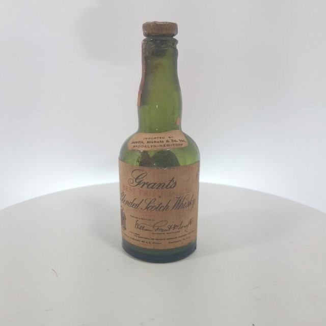 Grant's Blended Scotch Whisky Miniature Bottle, Austin Nichols Importer Vintage