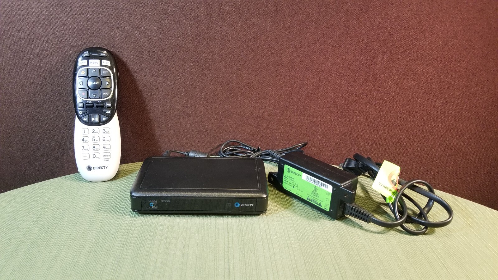 DIRECTV Model C61-500 Power Supply and Remote