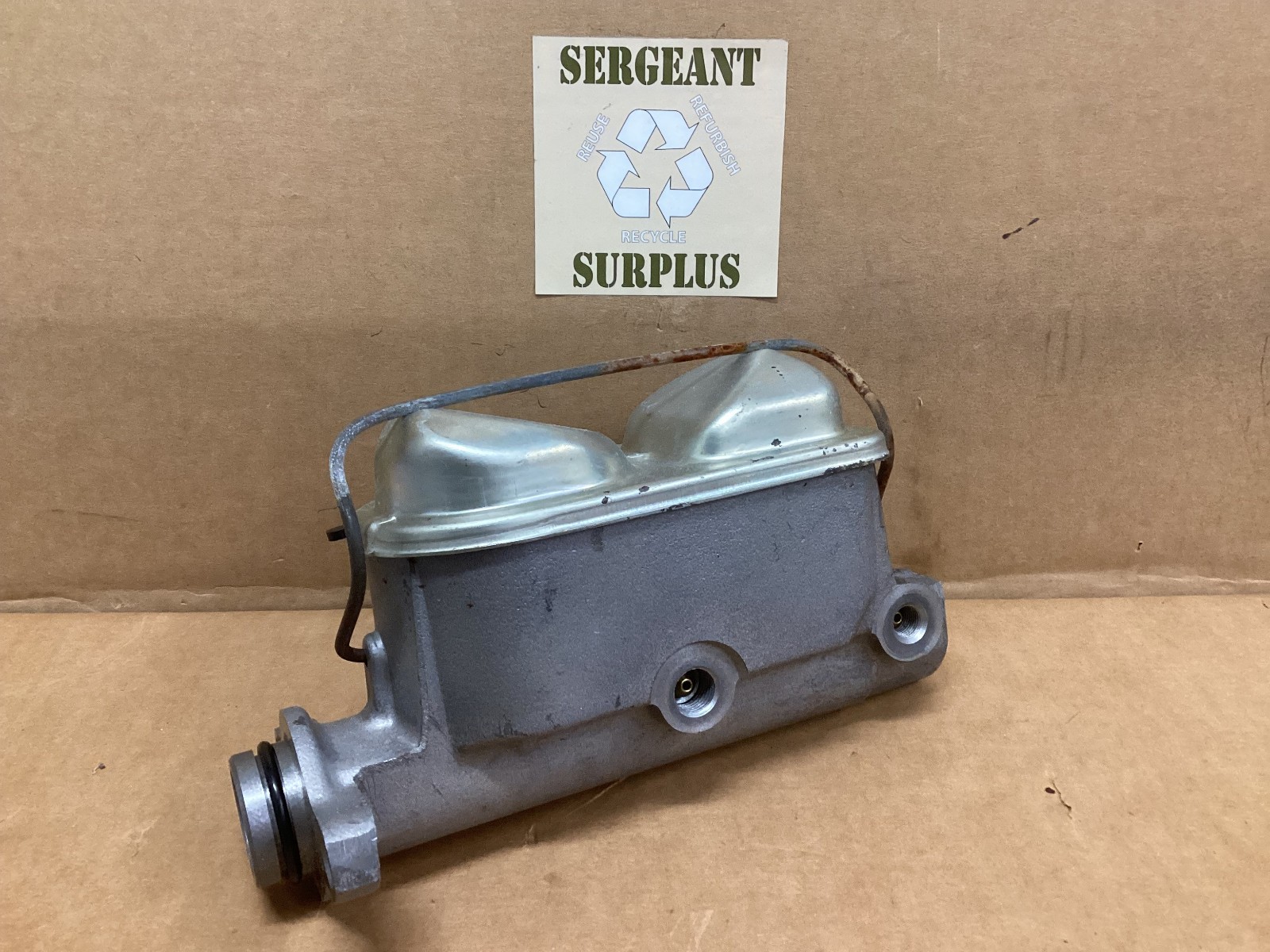 Brake master cylinder/HMMWV/M998 2530-01-179-7589