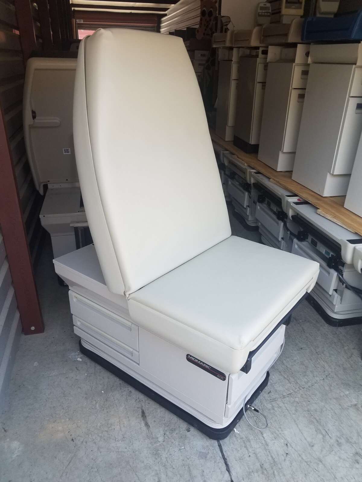 Exam Tables Midmark Power 405 New Creme Upholstry Premier Used Medical Equipment
