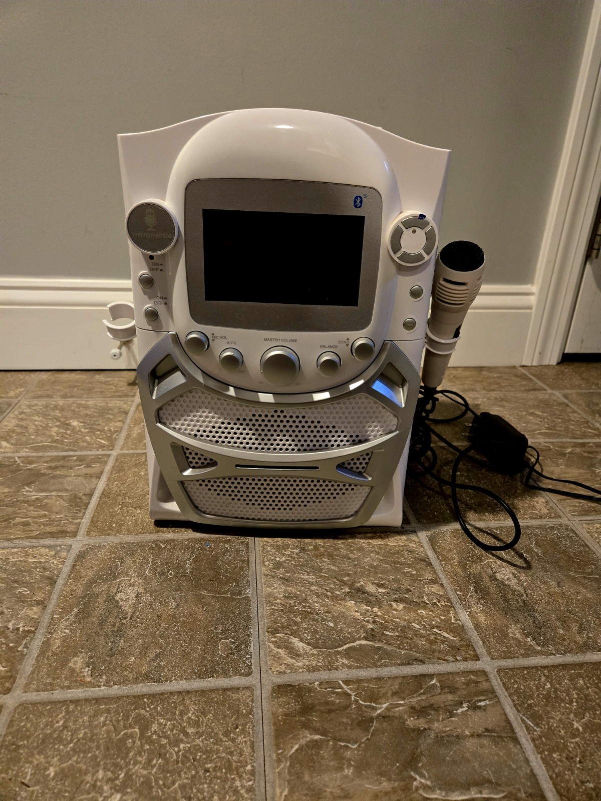 The Singing Machine STVG569BTW Karaoke System White