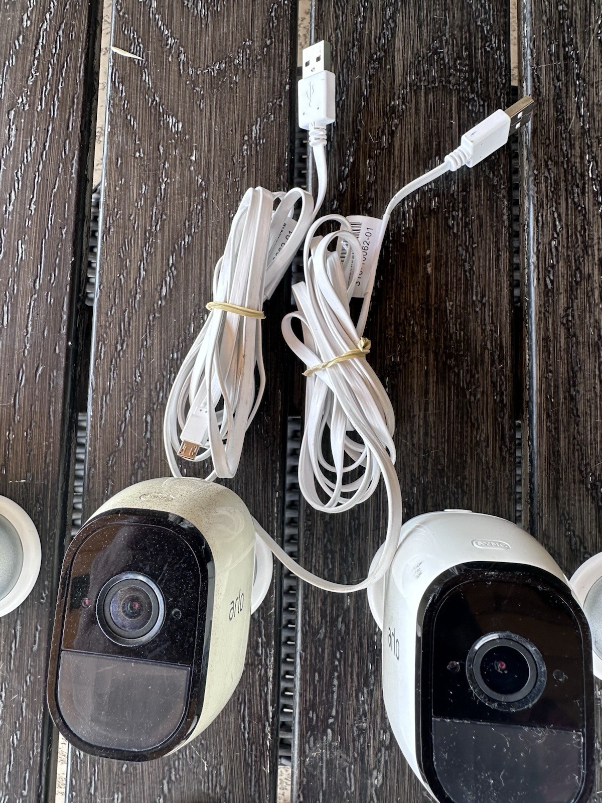 Netgear Arlo Smb4000 Basestation, 5 Pro Cameras, 4 Batteries, Plus Accessories.