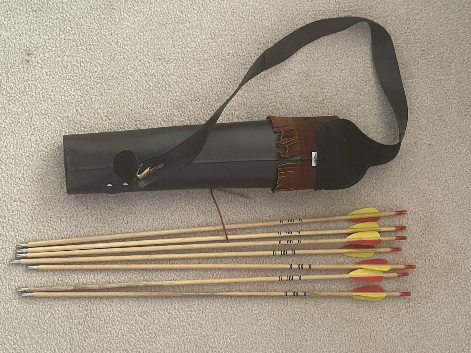 Traditional Archery Arrows And Quiver 7qty. Arrows 27” For Display