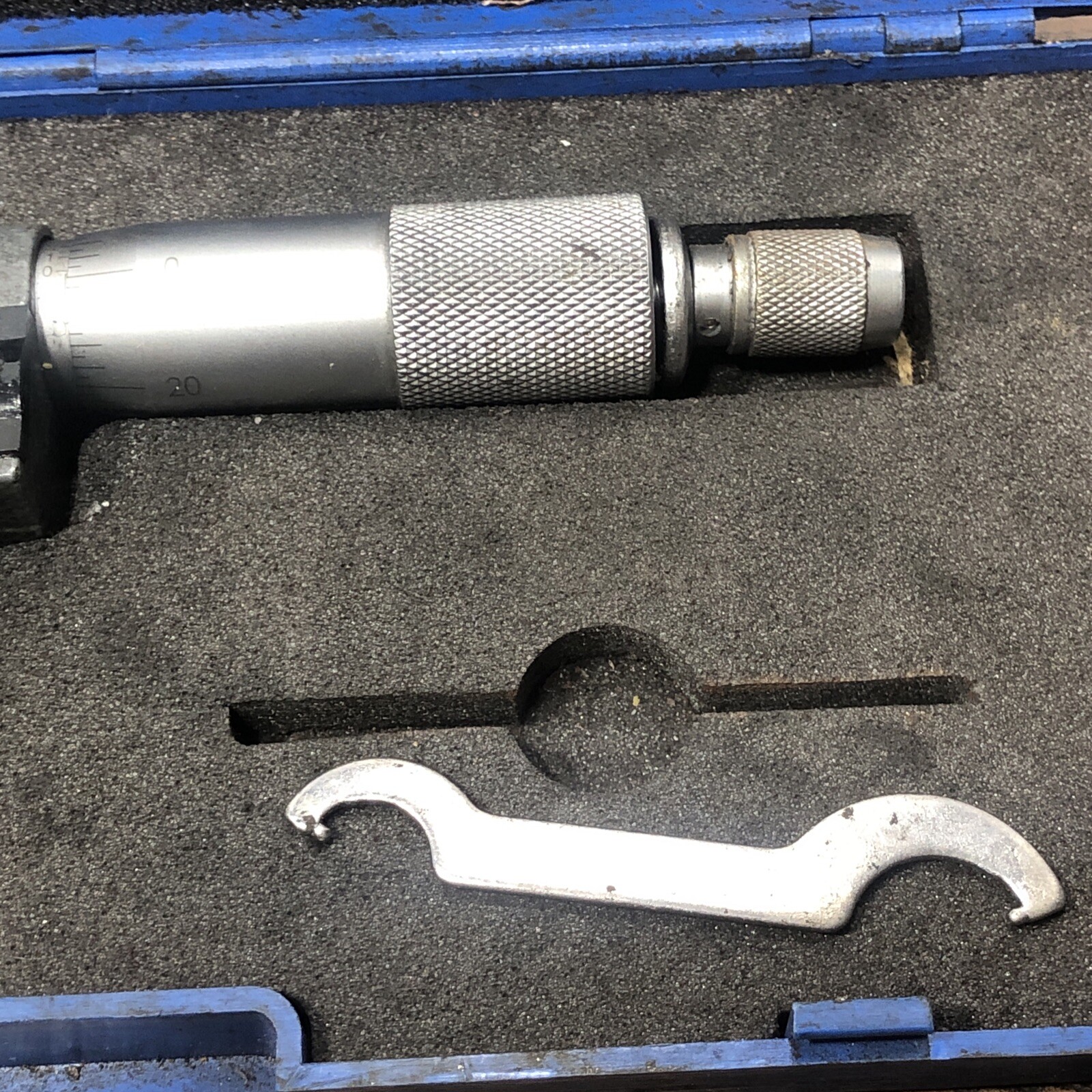 CEN TECH 0-1" MICROMETER