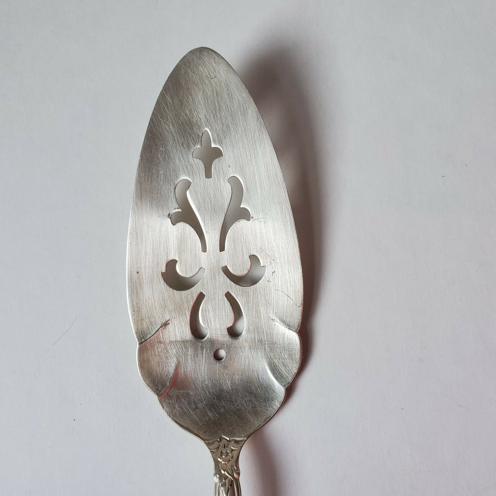 Lot 1 International Deep Silver Delicato Pattern Pastry Pie Server & 1 Godinger