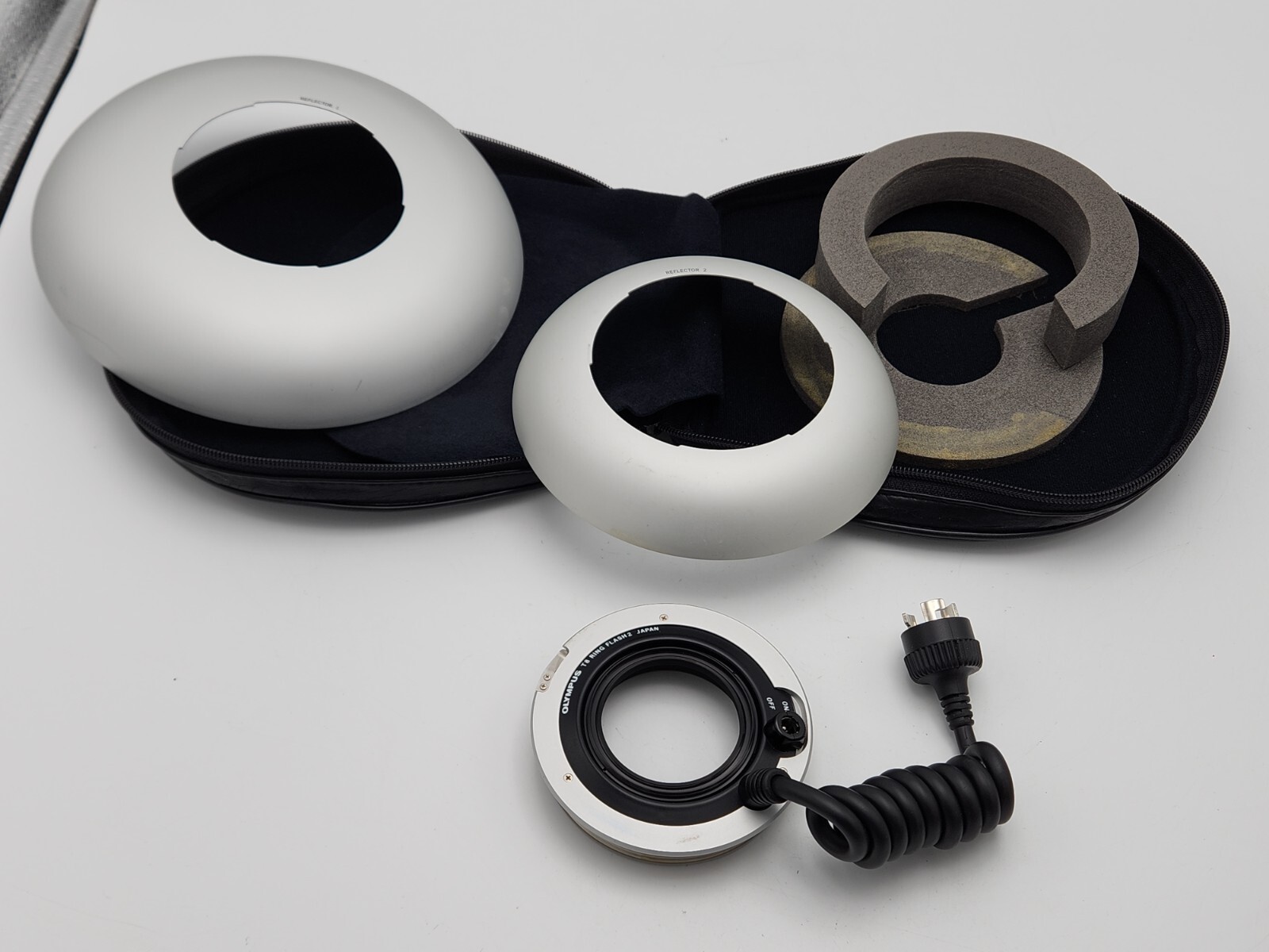 Rare - Olympus OM System T8 Ring Flash 2 w/ Reflectors & Leather Case - Untested
