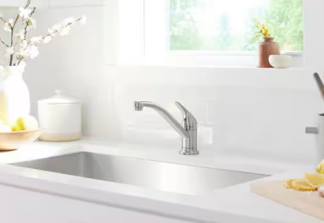 Jolt Single-Handle Standard Kitchen Faucet in Vibrant Stainless