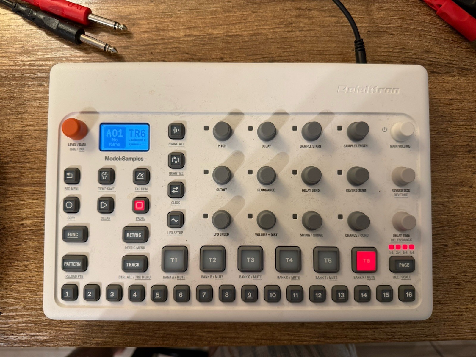 Elektron Model:Samples 6-Track Sample-Based Groovebox drum machine synthesizer