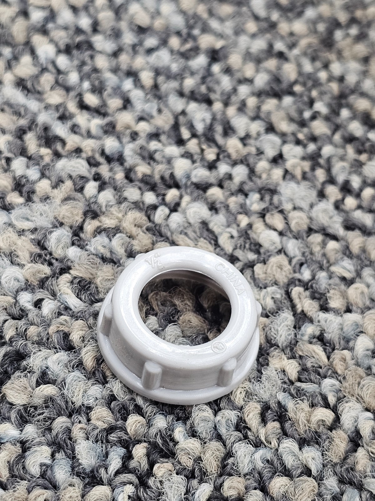 (QTY 100) Southwire 831TZ: 1/2" Insulating Plastic Conduit Bushing - Gray