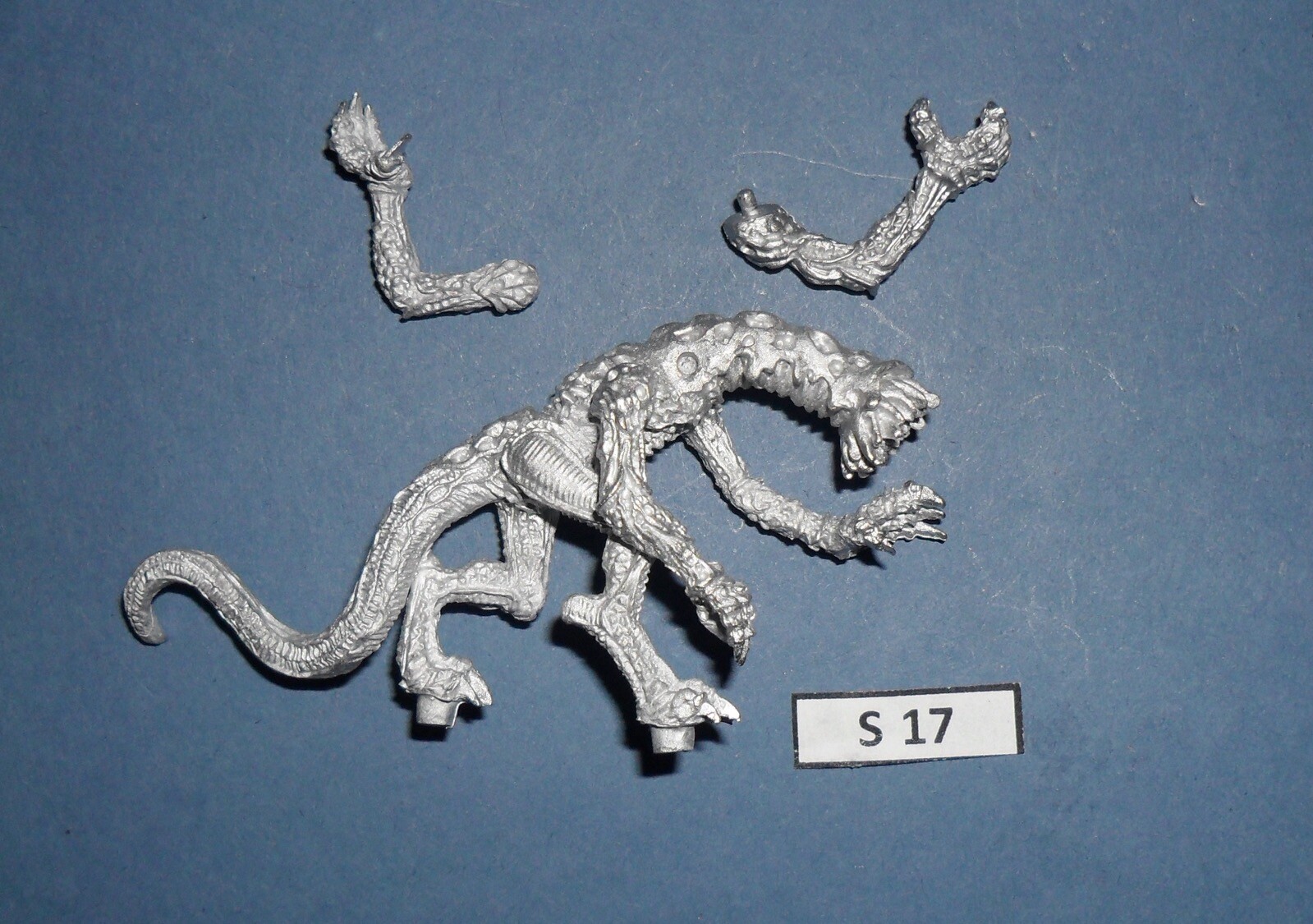 SATYR ART STUDIO 28-30mm scale FAN SCULPTED SPACE SLUG / LEECH ALIEN CREATURE