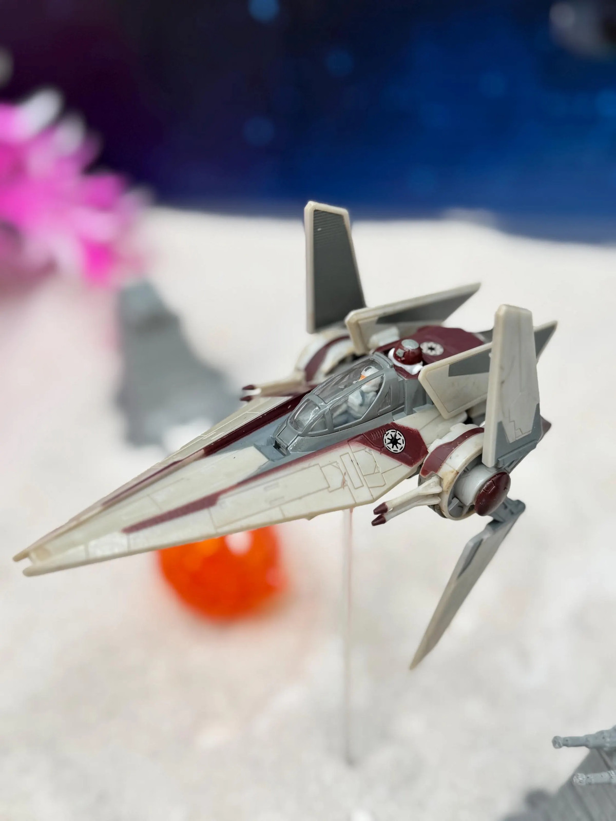 Aquarium V Wing Decoration: Fish-Safe Themed Decor