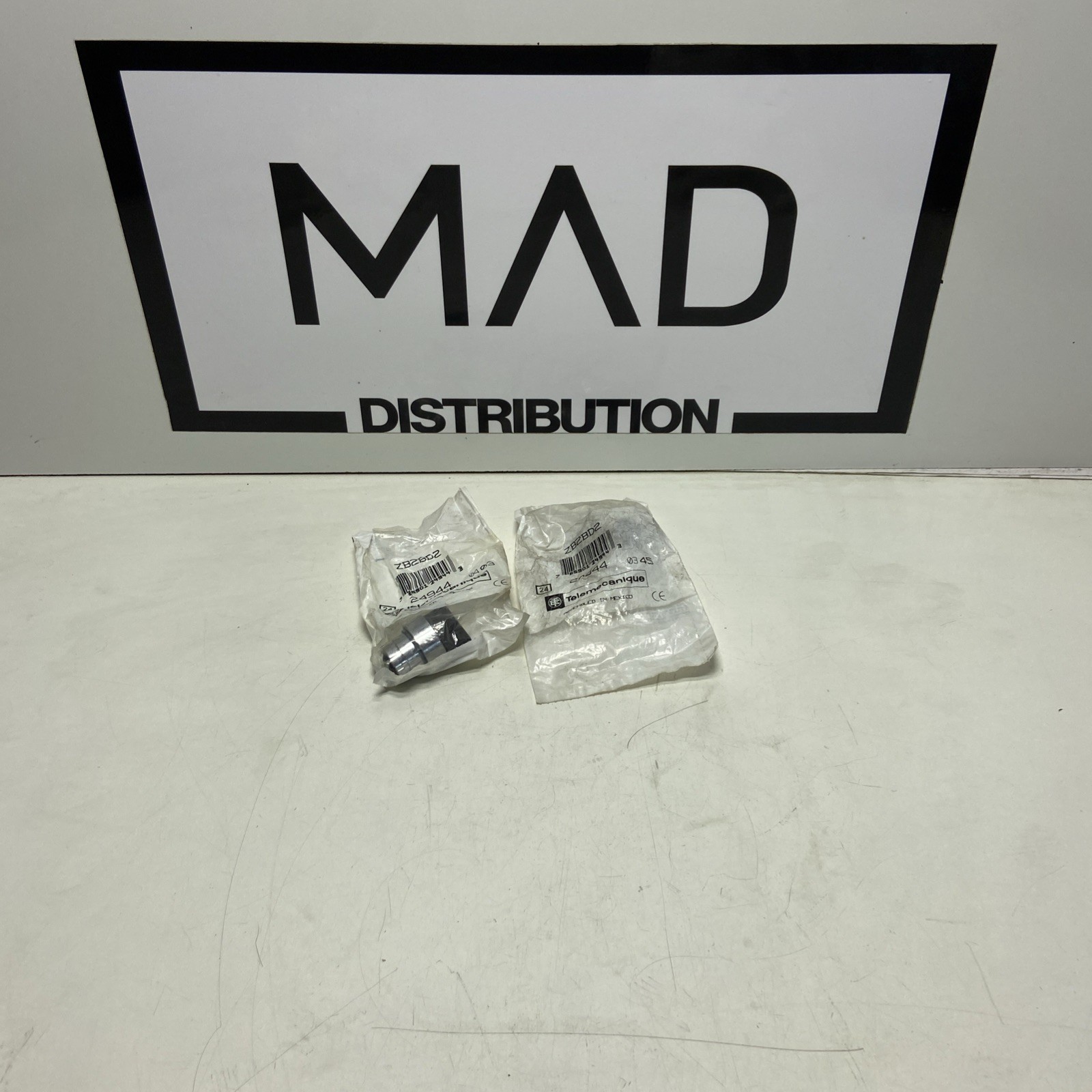 NEW Telemecanique ZB2BD2 Selector Switch 2 Postion Maintain Lot Of 2