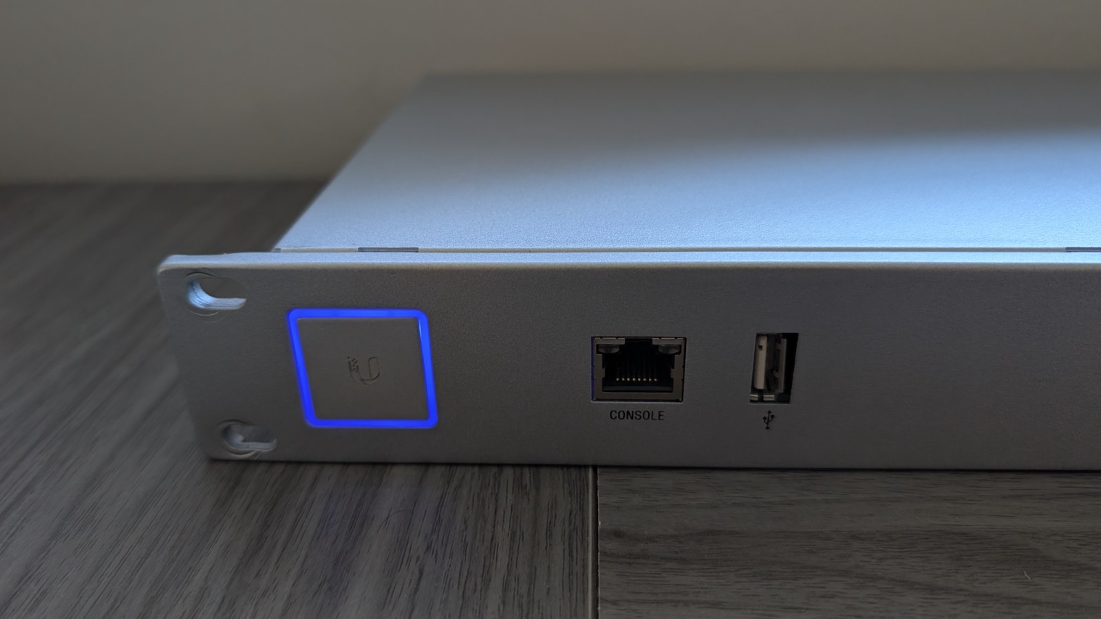 Ubiquiti Networks USG-PRO-4 Enterprise Gateway Router with Gigabit Ethernet