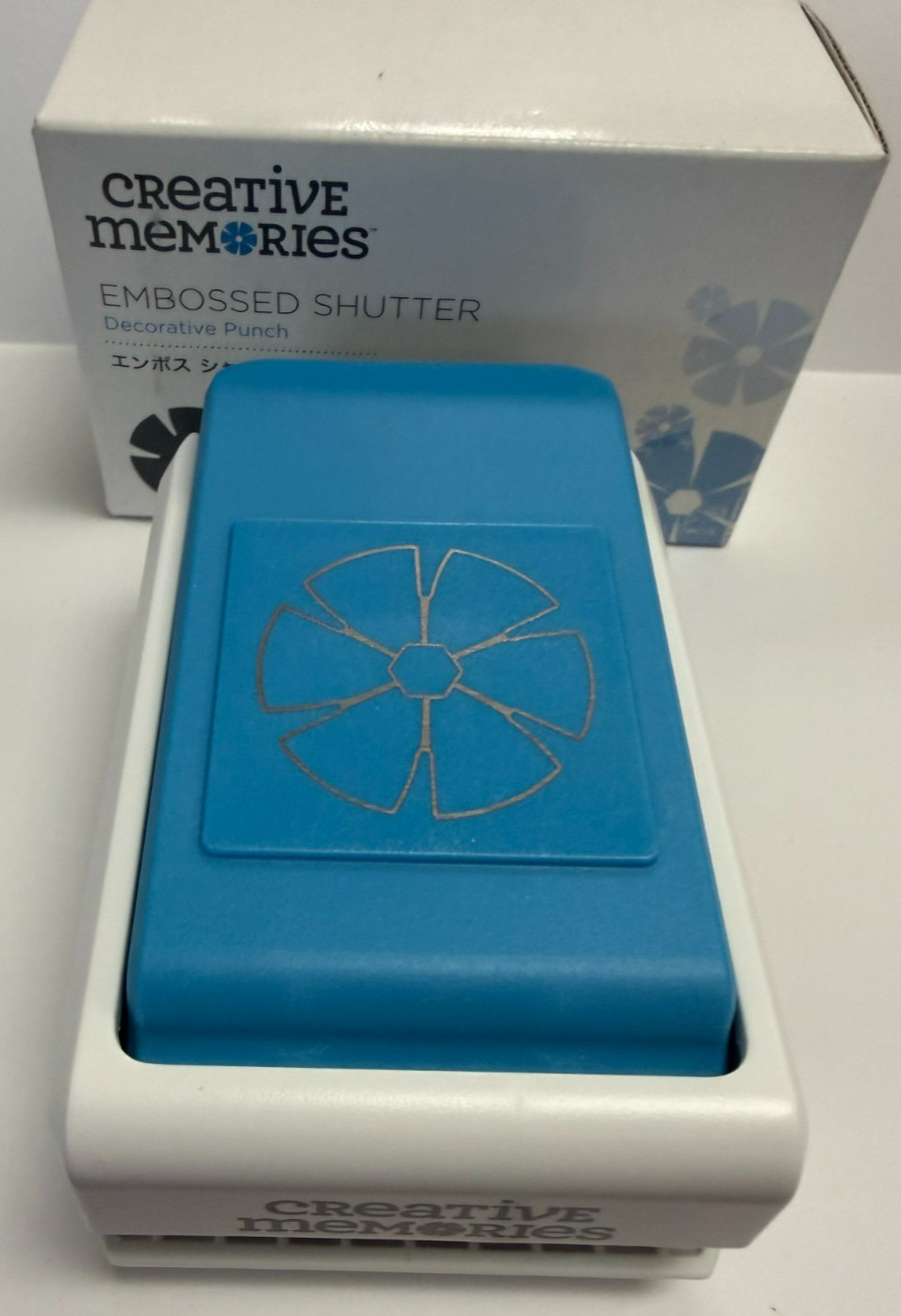 Creative Memories Embossed Shutter Decorative Punch **New Open Box**