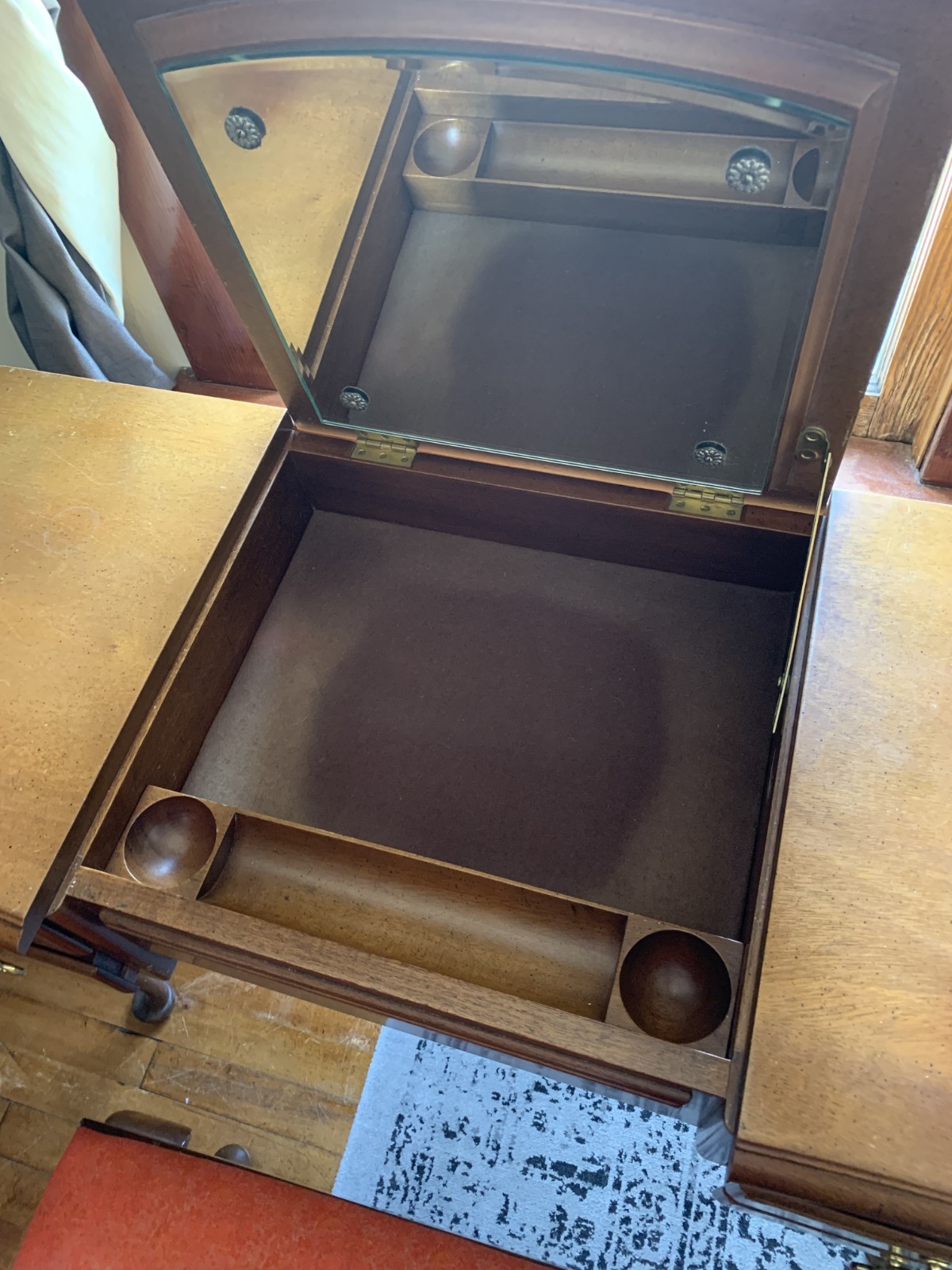 18th Century Style Dressing Table by Kittinger With Mirror