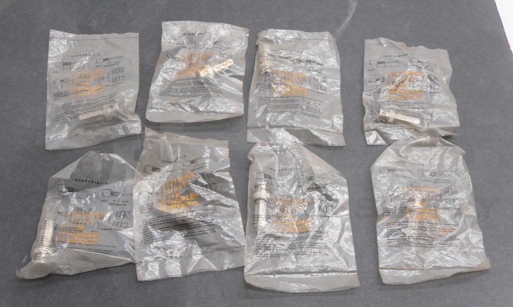 LOT OF 8 SEALED NEW AMPHENOL 31-5136 MALE SURETWIST BNC CONNECTOR