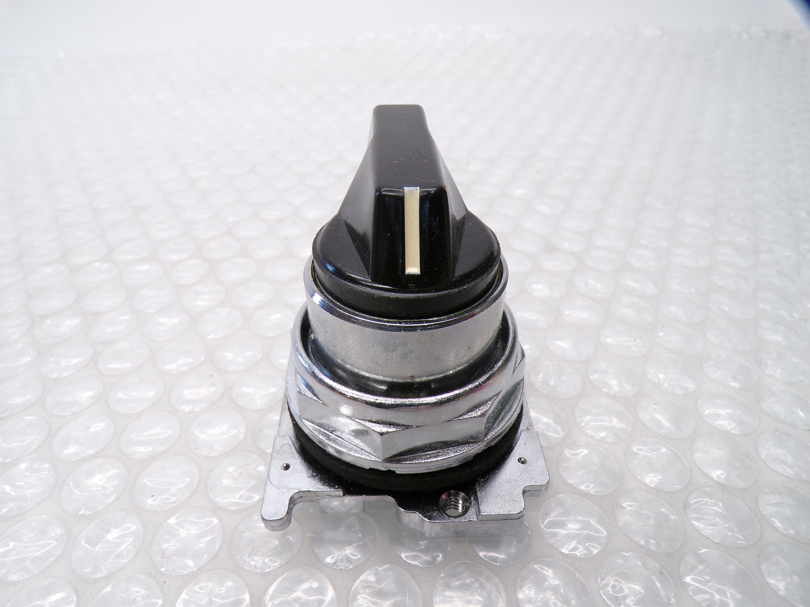 CUTLER HAMMER 10250T3052 SER.A3 SELECTOR SWITCH NSMP