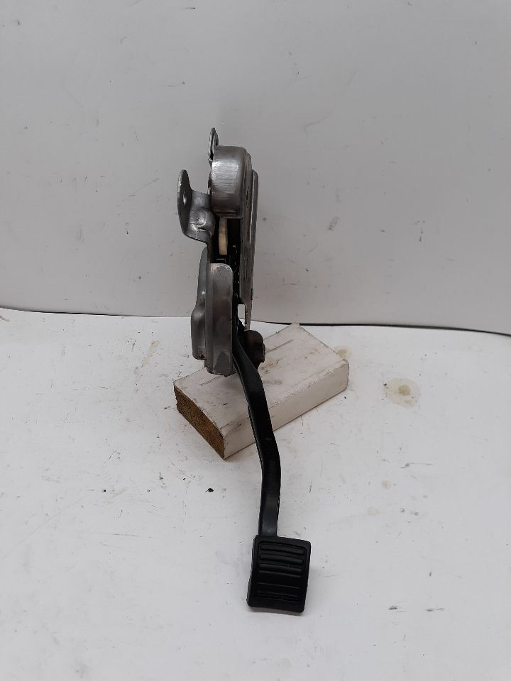 07-14 YUKON EMERGENCY BRAKE PEDAL WITH BRACKET