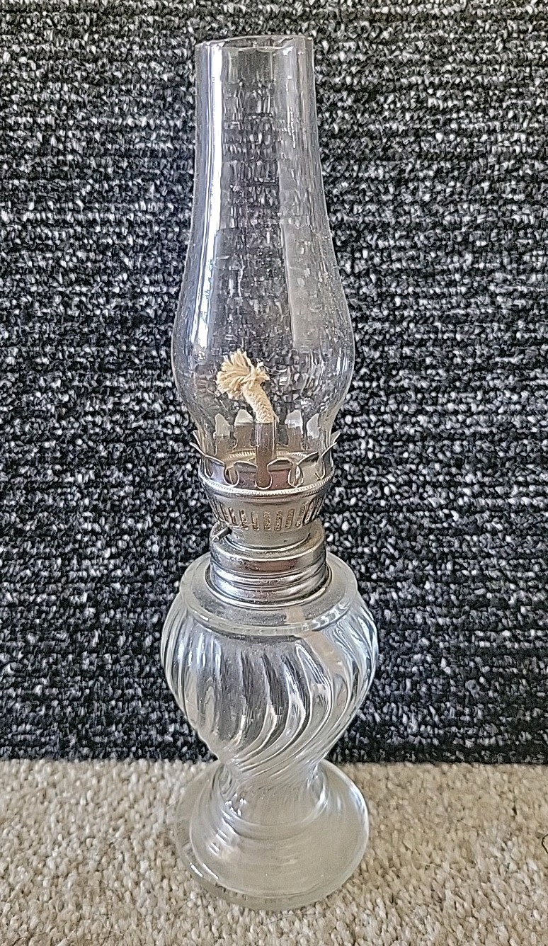 Vintage Lamplight Farms Oil Lamp 9"