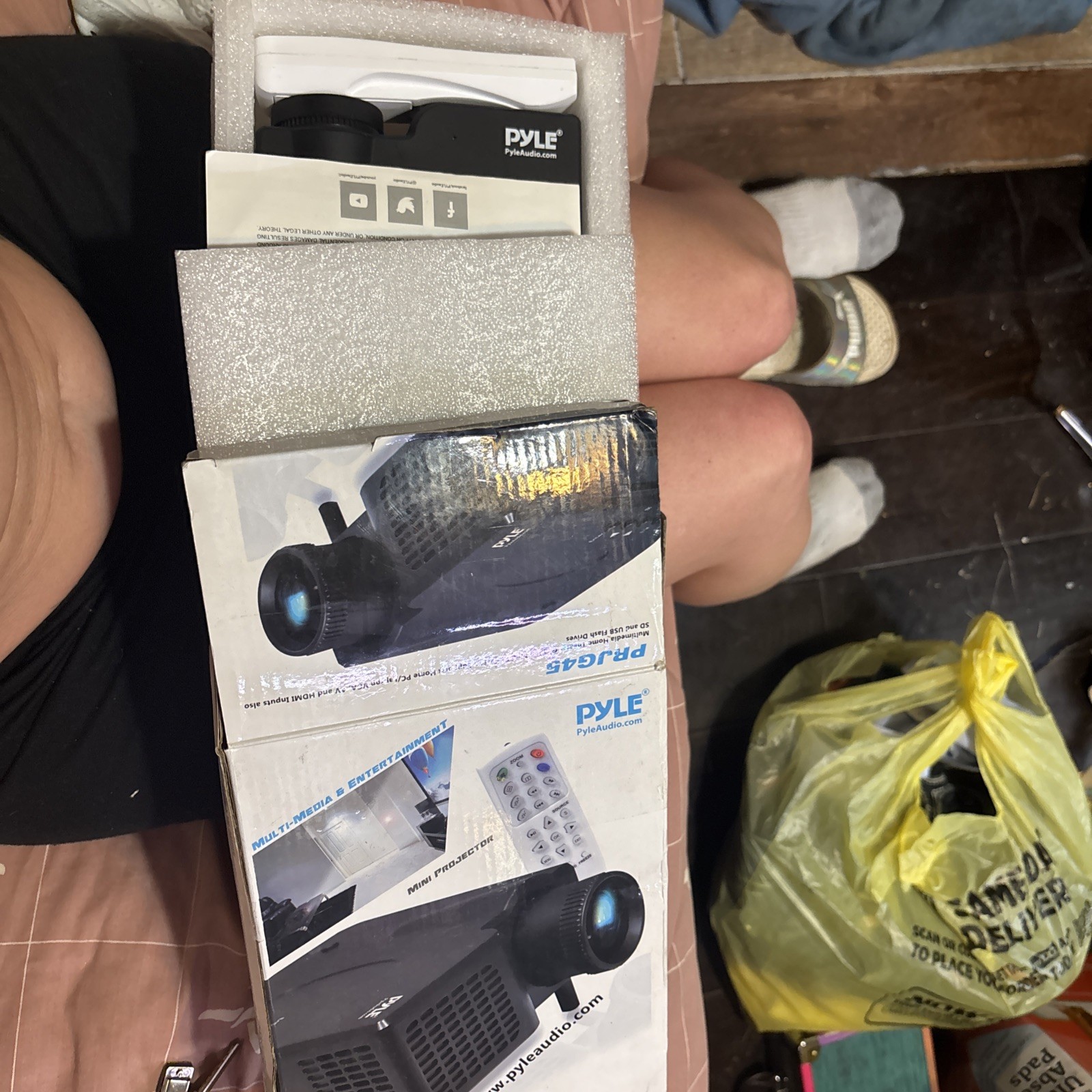 Pyle Mini Projector PRJG45 Works Has Remote Still In Box Perfect Condition